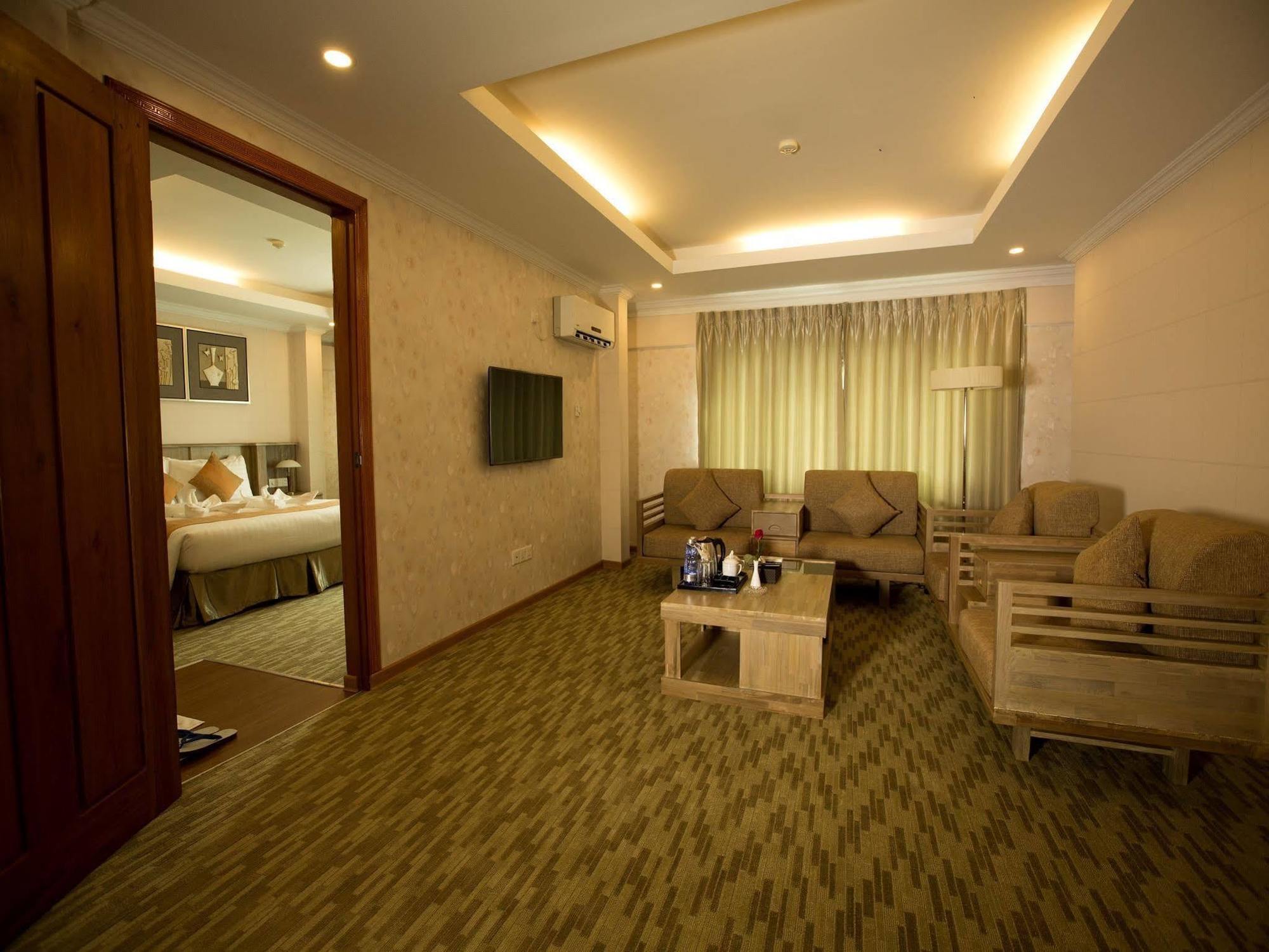 Royal Taunggyi Hotel Extérieur photo