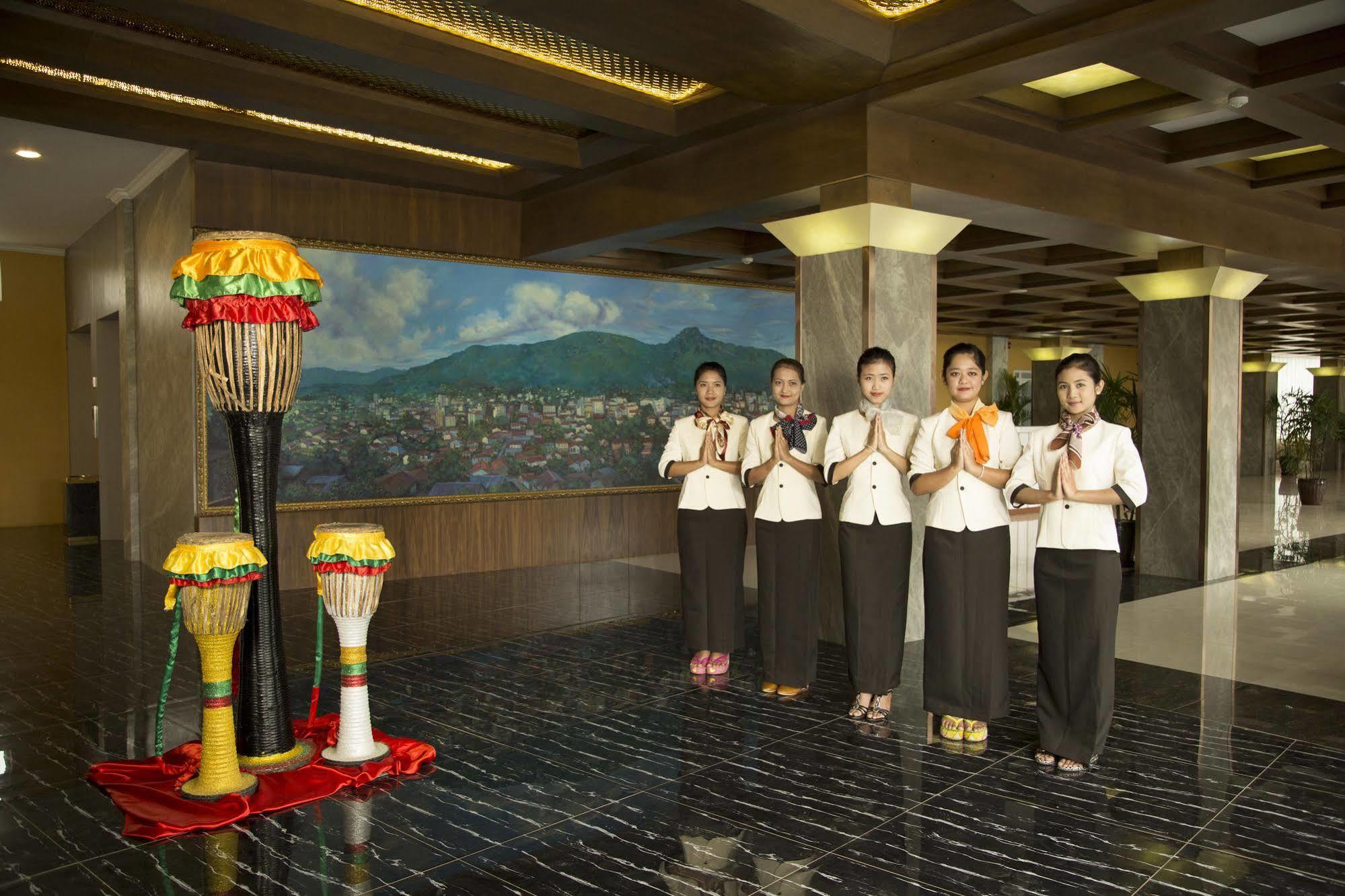 Royal Taunggyi Hotel Extérieur photo